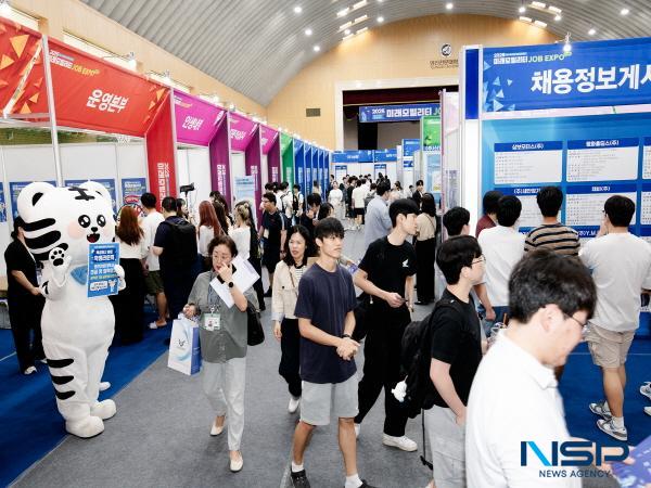 NSP통신-영진전문대학교는 미래 모빌리티 분야 기업과 지역 청년 구직자들이 한자리에서 소통하며 채용 상담과 현장 면접, 취업 정보 교류한 2025 미래모빌리티 JOB EXPO를 성황리에 개최했다. (사진 = 영진전문대학교)