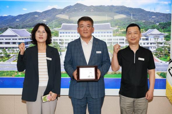 NSP통신-예천군 2025 제8회 청년친화헌정대상 정책대상 수상, 청년이 지역에서 성장할 수 있는 환경 조성 성과 인정 (사진 = 예천군)