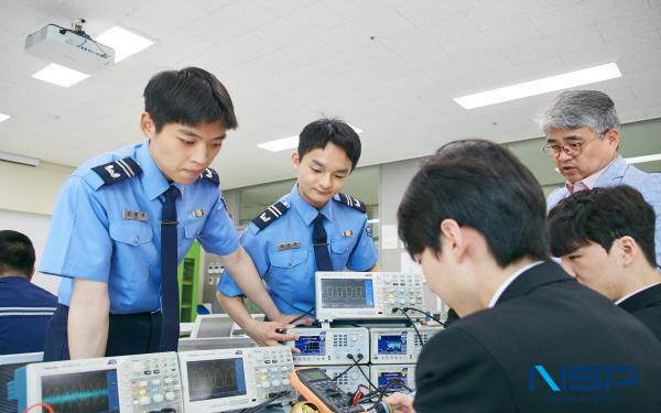 NSP통신-영진전문대학교 국방군사계열 재학생들이 교육활동을 하는 모습 (사진 = 영진전문대학교)