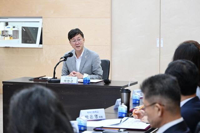 NSP통신-이민근 안산시장이 제2차 환경교육 기본계획(2026~2030) 수립 용역 착수보고회에서 발언을 하고 있다. (사진 = 안산시)