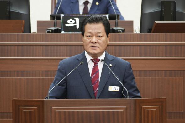 NSP통신-안동시의회 손광영 의원은 제260회 임시회 제1차 본회의에서 안동시가 앞장서 국회와 정부에 주거용 특정건축물 양성화 관련 특별법 제정을 강력히 촉구하기를 요청했다. (사진 = 안동시의회)