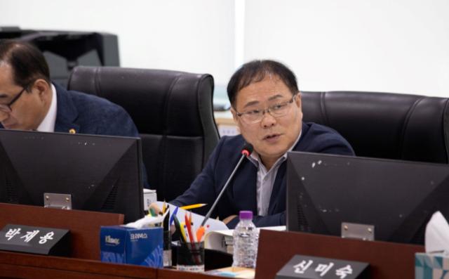 NSP통신-박재용 의원이 15일 열린 제386회 임시회 예산결산특별위원회 2025년도 제2회 추가경정 예산안 심의에서 예산 편성 필요성을 강조하고 있다. (사진 = 경기도의회)