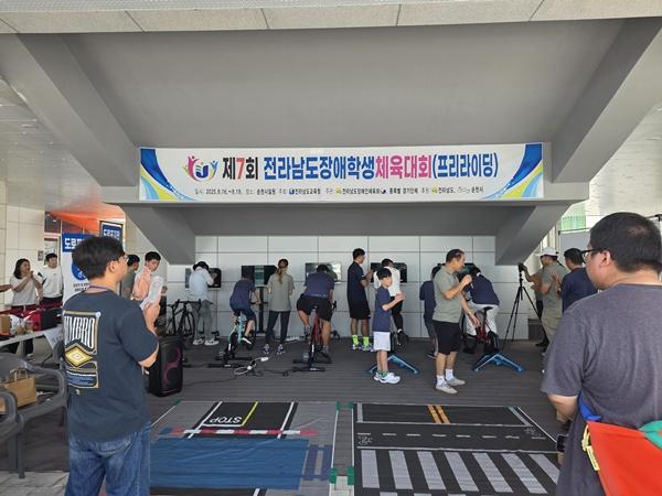 NSP통신-16일 제7회 전라남도장애학생 체육대회 참여자들이 자전거 프리라이딩을 즐기고 있다. (사진 = 전남교육청)