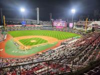 [NSP PHOTO]수원시, 새빛돌봄 종사자·가족 초청 kt위즈 경기 단체관람