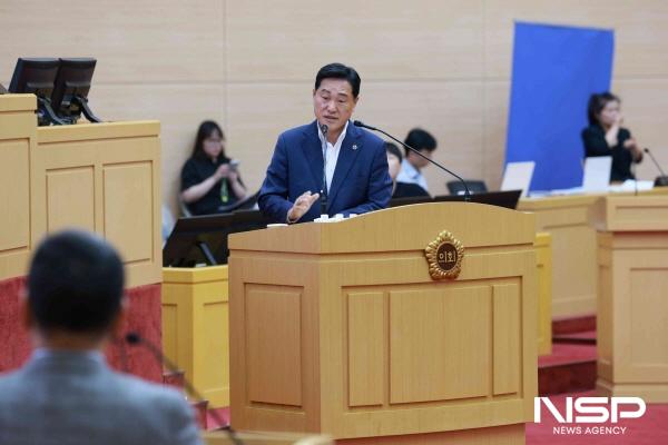 NSP통신-강문성 의원이 노후된 부영 임대주택의 열악한 주거환경 실태를 집중 제기하며 도민들의 삶의 질 향상을 위해 전라남도가 적극적인 대책 마련을 요구했다. (사진 = 전남도의회)