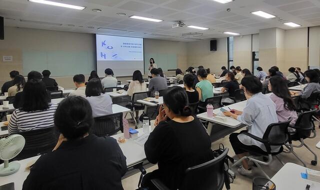 NSP통신-17일 돌봄 업무 담당자 대상으로 역량강화 교육이 진행되고 있다. (사진 = 화성시)