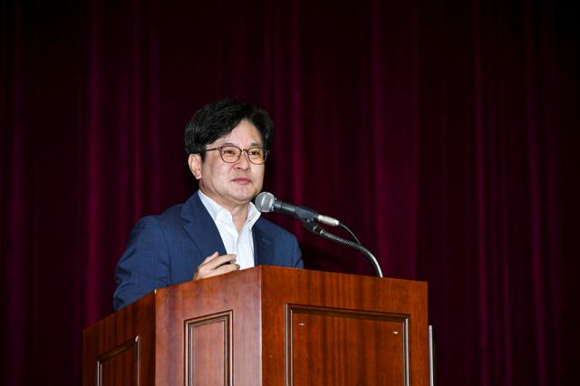 NSP통신-김병수 김포시장이 2025년 김포시 새마을지도자 수련대회에서 인사말을 하고 있는 모습. (사진 = 김포시)