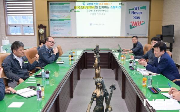 NSP통신-정기명 여수시장이 용호기계기술을 방문해 석유화학 경기침체로 어려움을 겪고 있는 기업 현장을 점검하고 임직원들을 격려했다. (사진 = 여수시)