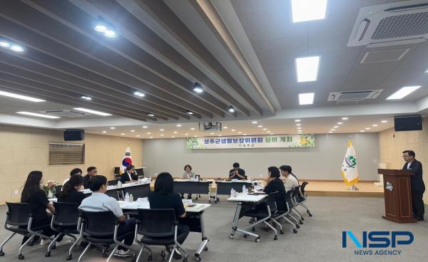 NSP통신-성주군생활보장위원회는 지난 17일 성주군청 문화강좌실에서 위원 7명이 참석한 가운데 2025년 성주군생활보장위원회 심의회를 개최했다. (사진 = 성주군)