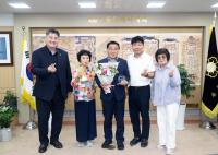 [NSP PHOTO]이재식 수원시의회 의장, 세류2동 미영아파트 입주민대표회 감사패