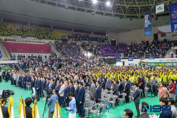 NSP통신-구미시는 18일 박정희체육관에서 경북 농업을 이끄는 농촌지도자 회원 5200여 명이 참여한 가운데 2025 경상북도 농촌지도자대회를 성황리에 열었다. (사진 = 구미시)