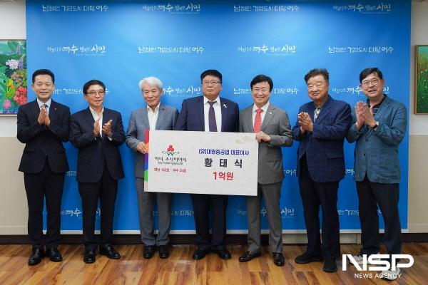 NSP통신-여수시청 여수시장실에서 아너 소사이어티 여수 24호(전남 162호) 회원 가입식이 열렸다. (사진 = 여수시)