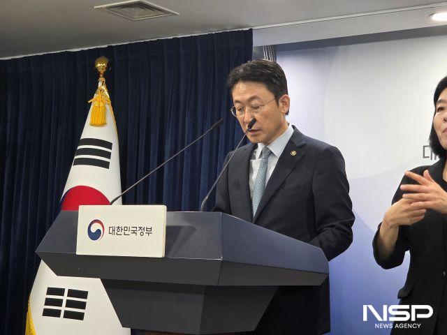 NSP통신-19일 권대영 금융위원회 부위원장이 롯데카드 해킹사고와 관련해 브리핑하고 있다. (사진 = 강수인 기자)