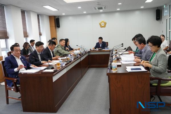 NSP통신-영천시의회는 지난 19일 의원 및 집행부 관계 부서장이 참석한 가운데 전체 의원 정례간담회를 열었다. (사진 = 영천시의회)