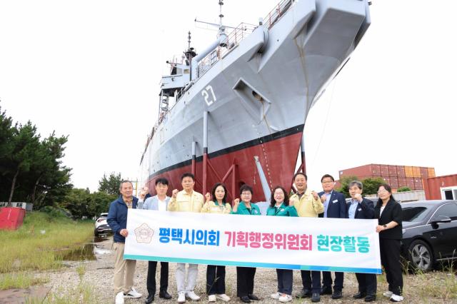 NSP통신-2일차인 17일 평택함 해양안전체험관 방문한 평택시의회 기획행정위원회. (사진 = 평택시의회)