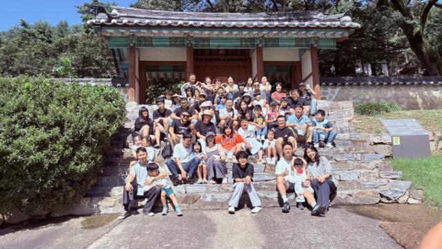 NSP통신-평택시 군인 가족과 함께한 2025년 군인가족 소통캠프 기념촬영 모습. (사진 = 평택시)