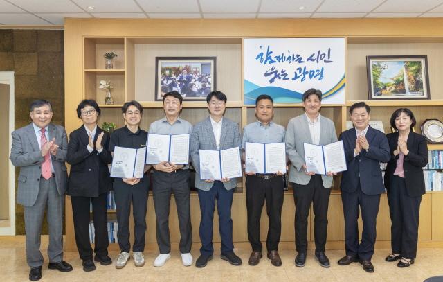 NSP통신-광명시가 의료와 돌봄을 하나로 잇는 광명형 돌봄통합지원을 본격 출범했다. 사진은 기념촬영 모습. (사진 = 광명시)