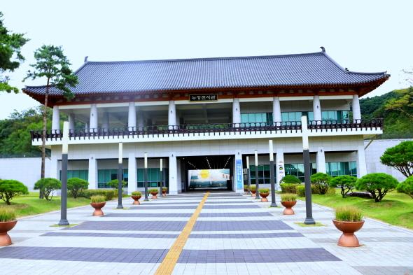 NSP통신-봉화는 우리나라 누정의 중심지로 전통 누정의 가치를 알리고 보전하고자 2020년 봉화정자문화생활관이 개관했다. (사진 = 김오현기자)