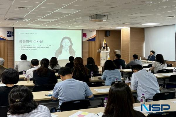 NSP통신-포항시는 22일 시청에서 정책개발에 관심 있는 공무원으로 구성된 정책기획단과 다양한 분야의 시민들로 꾸려진 시민정책단을 대상으로 2025년 정책개발 역량강화 교육을 실시했다. (사진 = 포항시)