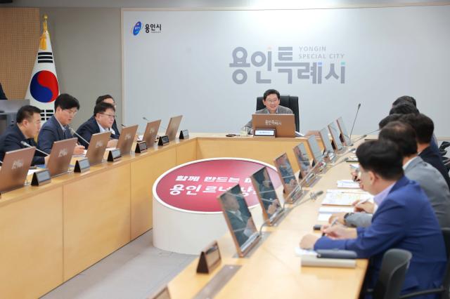 NSP통신-이상일 시장이 22일 시청 영상회의실에서 2026년 주요업무추진 계획 보고회를 주재하고 있다. (사진 = 용인특례시)