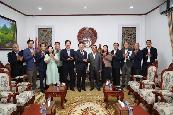NSP통신-간담회에서는 성실하고 우수한 근로자 선발, 2026년 안동시 파견 우수 계절근로자 조기 모집 요청, 체류 관리 및 근로자 인권 보호 방안 등 다양한 사안이 논의됐다. (사진 = 안동시)