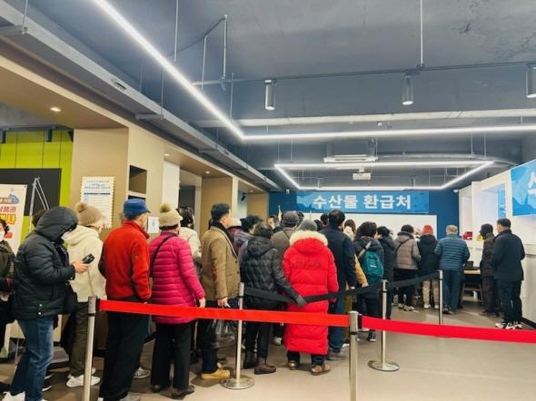 NSP통신-풍성한 한가위, 추석 명절은 안동 수산물과 함께, 중앙신시장, 구시장, 용상시장에서 수산물 온누리상품권 환급, 수산물도매시장은 어서옵쇼 수산물 할인행사 열어 (사진 = 안동시)