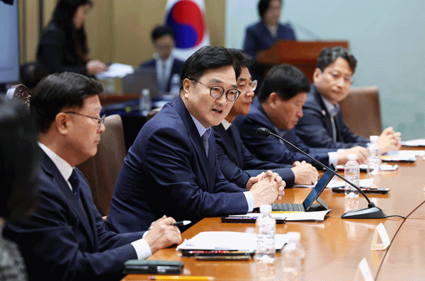 NSP통신-우원식 국회의장이 국회 입법박람회 지방의회 라운드테이블을 주재하고 있다. (사진 = 국회의장 공보수석실)