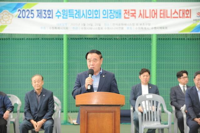NSP통신-24일 이재식 수원시의회 의장이 축사를 하고 있다. (사진 = 수원시의회)