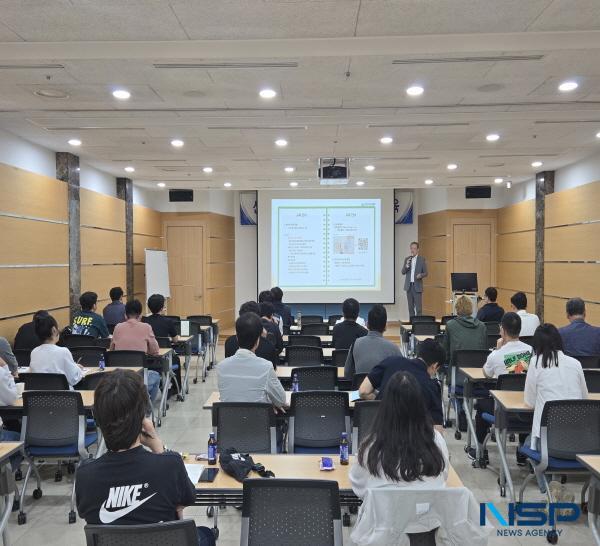 NSP통신-구미상공회의소와 한국안전기술협회 경북지회는 지난 24일 구미상공회의소 1층 중회의실에서 관리감독자 35명이 참석한 가운데 산업재해 예방을 위한 관리감독자 교육을 개최했다. (사진 = 구미상공회의소)