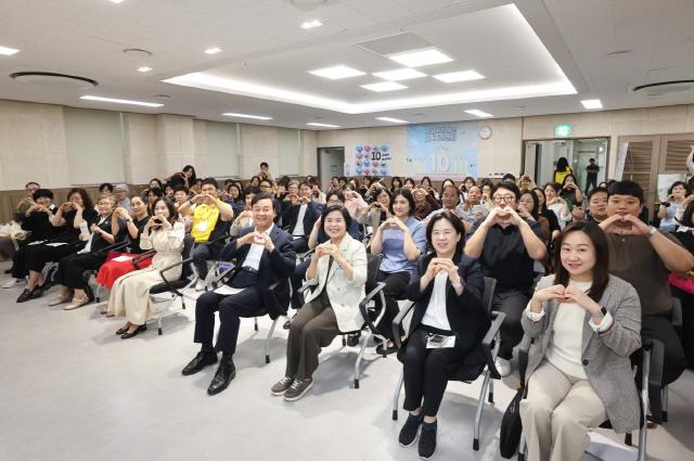 NSP통신-24일 의왕시장애인가족지원센터 3층 교육실에서 장애인가족지원센터 개소 10주년을 맞아 기념행사가 진행되고 있다. (사진 = 의왕시)