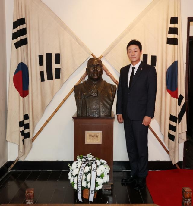 NSP통신-중국 상하이 대한민국 임시정부 청사를 방문한 김진경 경기도의회 의장. (사진 = 경기도의회)