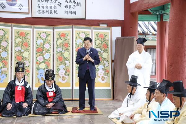 NSP통신-경주시는 25일 경주향교에서 유도회원과 유림회원 등이 참석한 가운데 2025년 경주향교 추계 석전대제를 엄숙히 봉행했다. (사진 = 경주시)