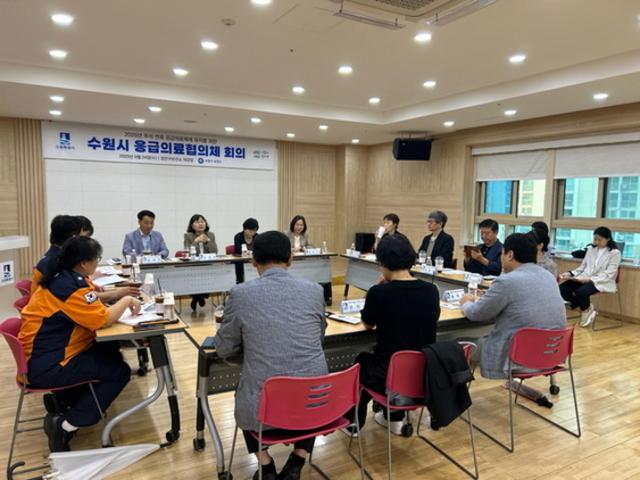 NSP통신-24일 수원시 응급의료협의체 회의가 진행되고 있다. (사진 = 수원시)