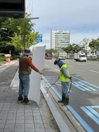 [NSP PHOTO]수원시, 보행자 미끄럼 사고 방지 경계석 시공