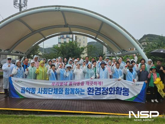 NSP통신-성황천 주변 대청결활동 참석자 기념 찰영 (사진 = 광양시청)
