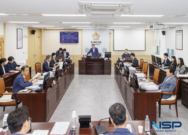 NSP통신-경상북도의회 문화환경위원회는 지난 24일 제1차 문화환경위원회에서 조례안 6건, 동의안 5건에 대해 심사·의결하고 2025년도 행정사무감사 계획안을 채택했다. (사진 = 경상북도의회)