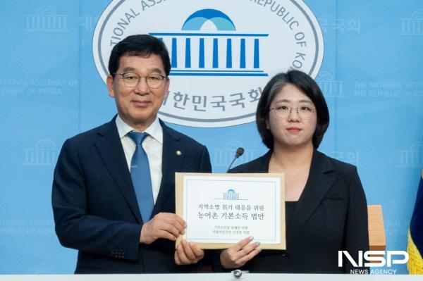 NSP통신-더불어민주당 신정훈 의원과 기본소득당 용혜인 의원은 26일 오후 1시 30분 구례 섬진아트홀, 27일 오후 2시 강진군 농업기술센터에서 농어촌 입법소득 순회간담회를 개최했다. (사진 = 신정훈 의원실)
