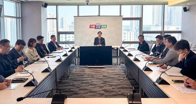 NSP통신-26일 학교 대상 폭발물 허위 신고에 대한 대책 마련을 위해 제1부교육감 주재로 긴급 간부회의가 진행되고 있다. (사진 = 경기도교육청)