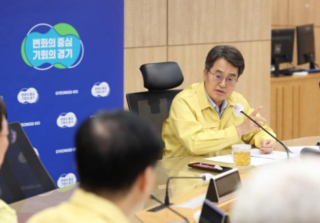 NSP통신-27일 중국 출장을 마치고 귀국한 김동연 지사는 28일 오전 경기도청 재난안전대책본부 상황실에서 김성중 행정1부지사와 최용철 소방재난본부장 직무대리, 이종돈 안전관리실장 등 관련 실국장이 참석한 가운데 경기도 정보시스템 긴급조치 상황 점검 회의를 열었다. (사진 = 경기도)