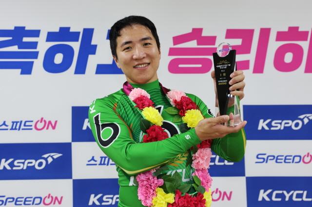 NSP통신-28일 열린 서울올림픽 37주년 기념 대상 경륜에서 우승을 차지하며 경륜 최강자 자리를 굳힌 임채빈 선수. (사진 = 국민체육진흥공단)