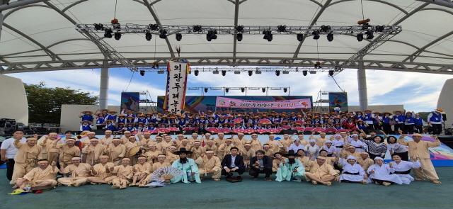 NSP통신-제66회 한국민속예술제에서 의왕시의 고유 농악인 의왕두레농악이 우수상을 수상했다. 사진은 단체 기념촬영 모습. (사진 = 의왕시)