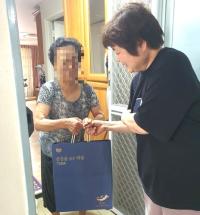 [NSP PHOTO]나주 농민약국, 9년째 드림스타트 아이들에 명절 선물  훈훈