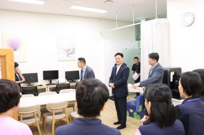 [NSP PHOTO]최종현 경기도의회 민주당 대표의원 추석 앞두고 현업부서 직원 격려