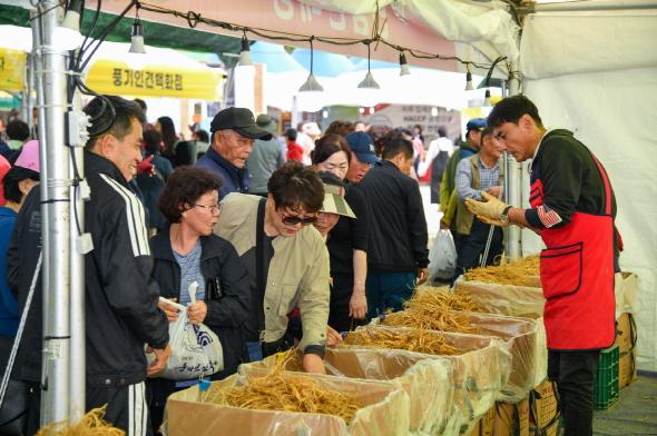 NSP통신-2025경북영주 풍기인삼축제 & 영주장날 농특산물대축제 개최, 오는 18부터 26까지 9일간 개최, 한 자리에서 영주 우수 농특산물을 모두 만나다 (사진 = 영주시)