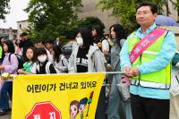 [NSP PHOTO]이상일 용인특례시장, 고진초 어린이 교통지도봉사 참여