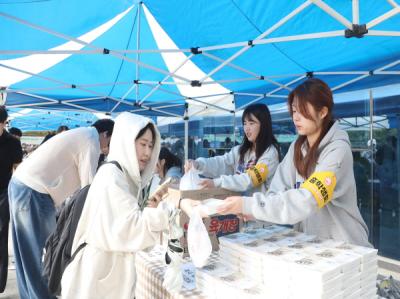 [NSP PHOTO]영남이공대학교, 클로버의 시험 응원 간식 DAY로 재학생 응원