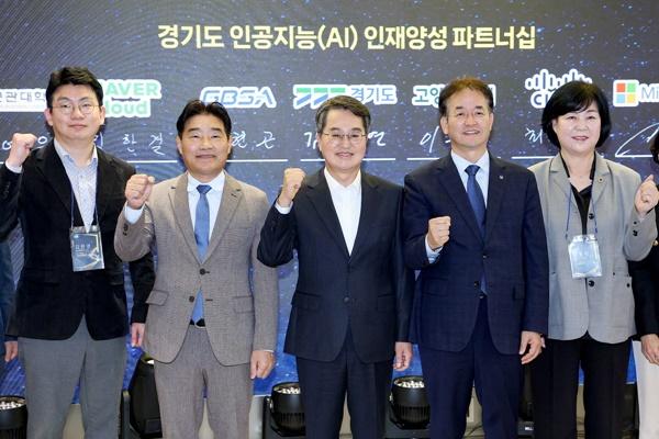 NSP통신-(왼쪽부터)김운남 의장(두번째)·김동연 도지사(세번째),이동환 고양시장(네번째) 와 연이은 협치 행보 펼쳐 (1) (사진 = 고양시)