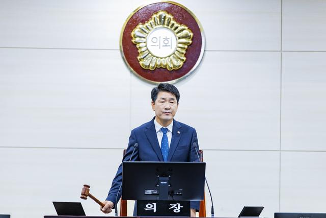 NSP통신-24일 배정수 화성시의회 의장이 폐회사를 하고 있다. (사진 = 화성시의회)