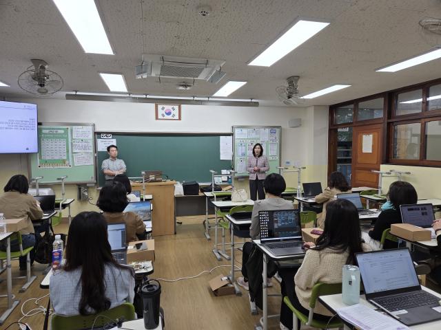 NSP통신-하이러닝 AI 기반 서·논술형 평가 직무연수가 진행되고 있다. (사진 = 경기수원교육지원청)