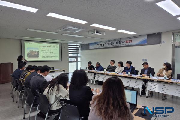 NSP통신-고령군은 지난 23일 고령군 일자리·청년창업지원센터가 입주해 있는 금빛마실 어울림센터 3층 대회의실에서 관내 기업 대표 및 인사담당자들과 간담회를 개최했다. (사진 = 고령군)